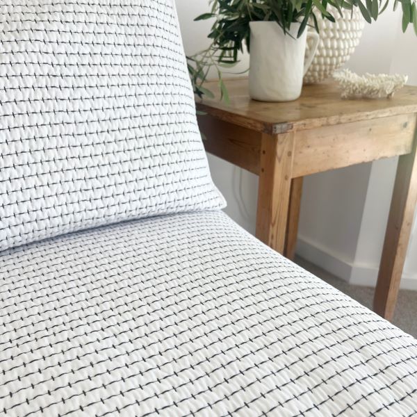 Ami Bedspread Queen White/Charcoal