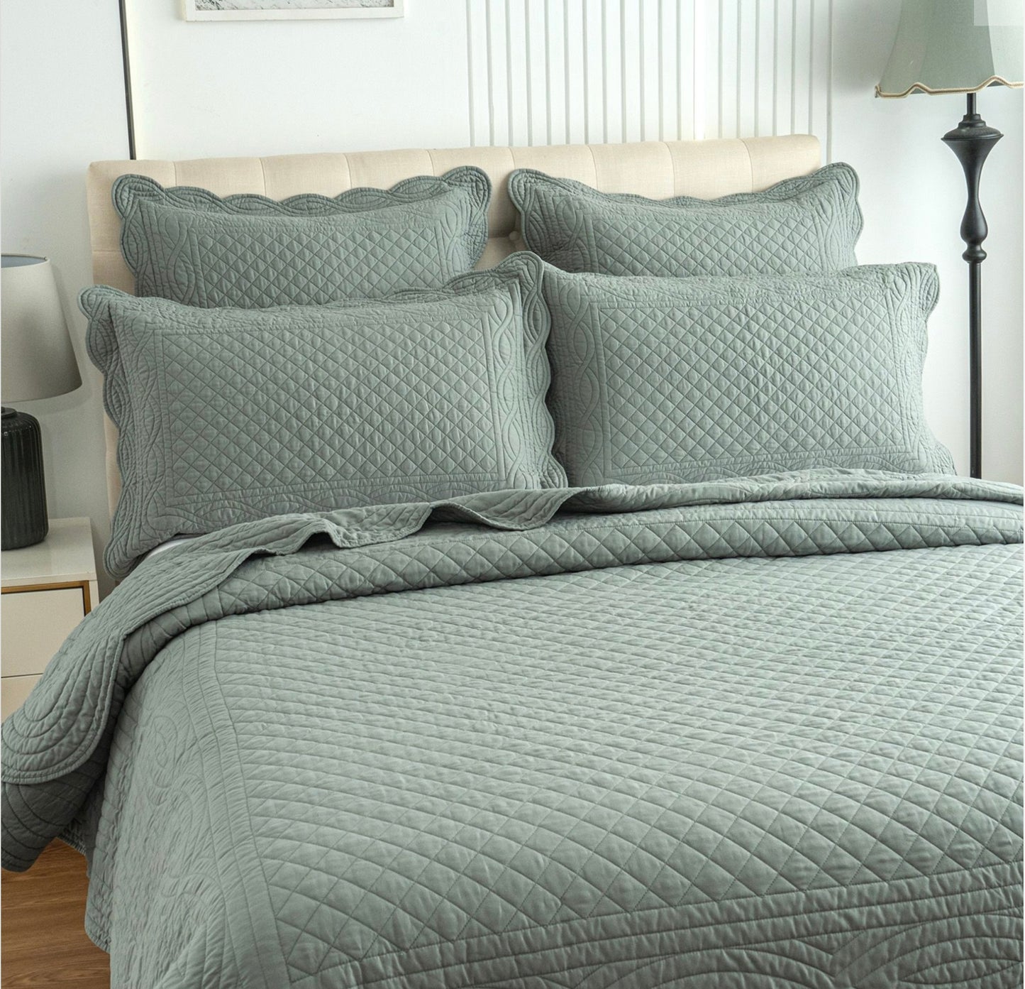 Bedspread Set Scallop Design King - Queen