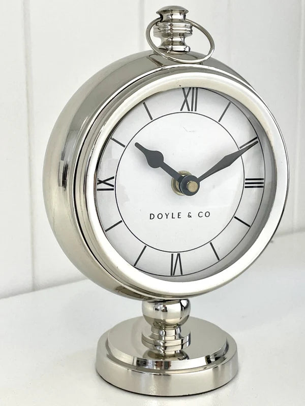 Clock Round Base Doyle & Co Moderna